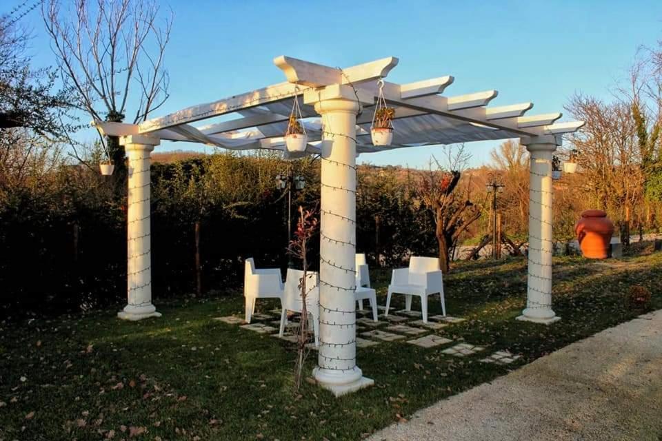 Tenuta Santo Stefano Azienda Agrituristica Santo Stefano del Sole Eksteriør billede