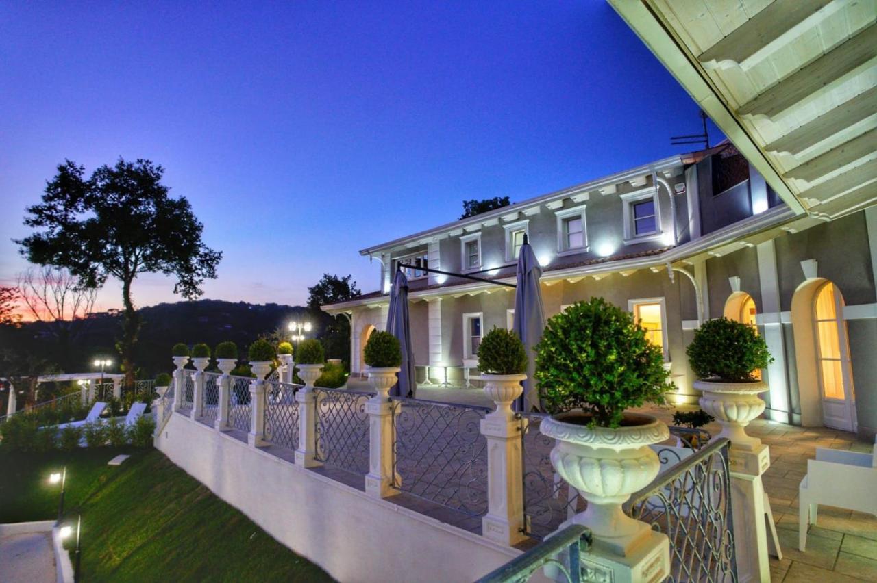 Tenuta Santo Stefano Azienda Agrituristica Santo Stefano del Sole Eksteriør billede