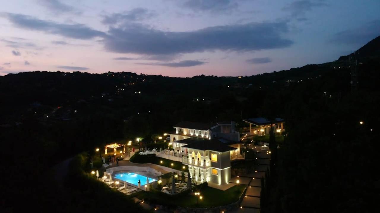 Tenuta Santo Stefano Azienda Agrituristica Santo Stefano del Sole Eksteriør billede