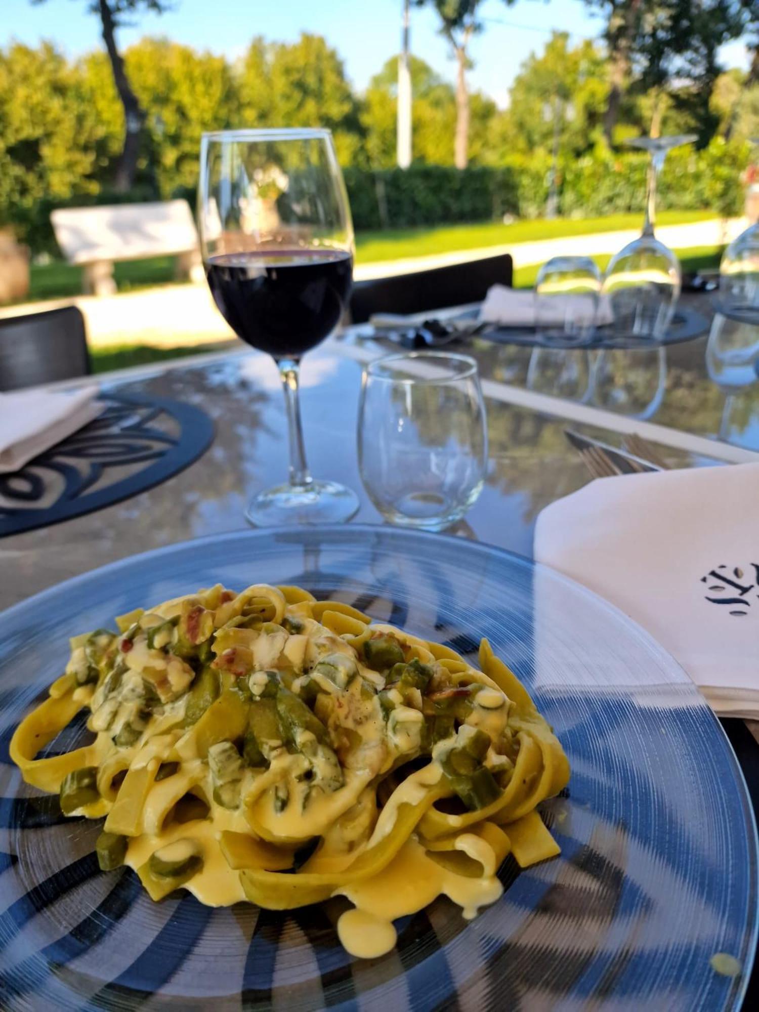 Tenuta Santo Stefano Azienda Agrituristica Santo Stefano del Sole Eksteriør billede